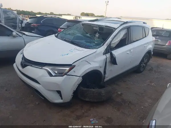 JTMWFREV4JJ188177 2018 TOYOTA RAV 4 - Image 2