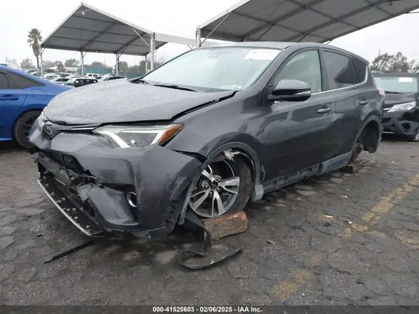 JTMWFREV4JJ188776 2018 TOYOTA RAV 4 - Image 2