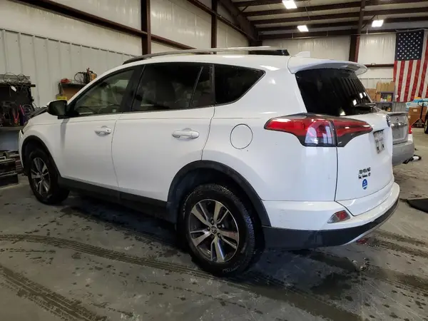 JTMWFREV4JJ189975 2018 TOYOTA RAV 4 - Image 2