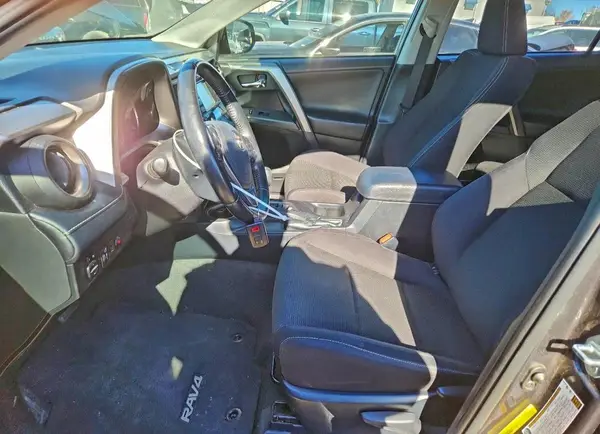 2018 TOYOTA RAV 4 auction photo 7