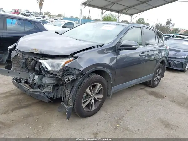 JTMWFREV4JJ742463 2018 TOYOTA RAV 4 - Image 2