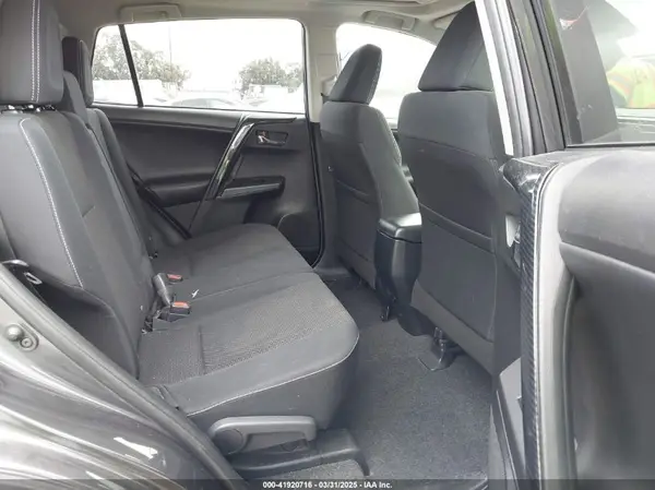 JTMWFREV4JJ742463 2018 TOYOTA RAV 4 - Image 8