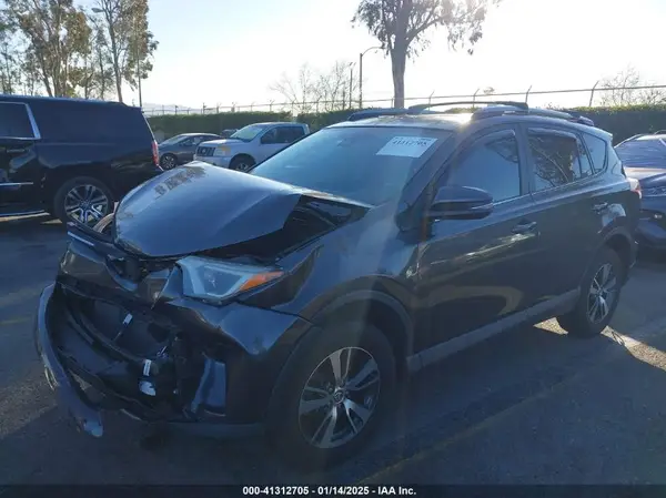 JTMWFREV5HJ116589 2017 TOYOTA RAV 4 - Image 2