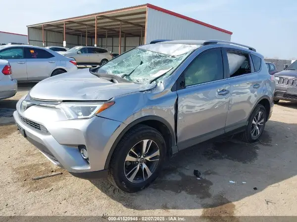 JTMWFREV5JD123725 2018 TOYOTA RAV 4 - Image 2