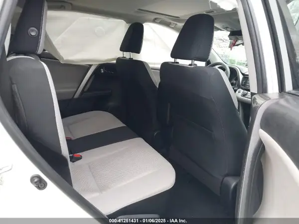 JTMWFREV5JJ187118 2018 TOYOTA RAV 4 - Image 8