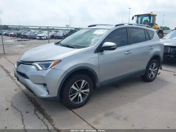 JTMWFREV5JJ202927 2018 TOYOTA RAV 4 - Image 2