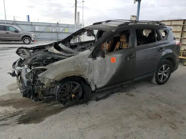 JTMWFREV5JJ733951 2018 TOYOTA RAV 4 - Image 1