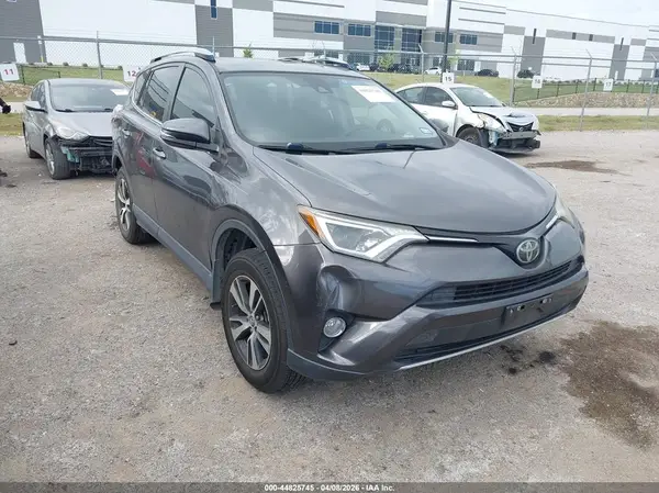 JTMWFREV5JJ744819 2018 TOYOTA RAV 4 - Image 1