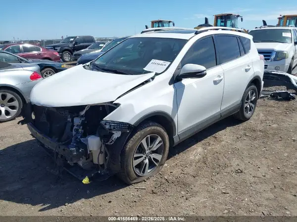 JTMWFREV6HD095217 2017 TOYOTA RAV 4 - Image 2