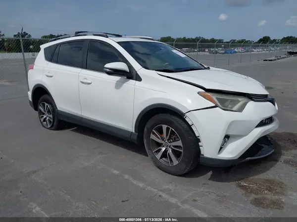 JTMWFREV6HJ104029 2017 TOYOTA RAV 4 - Image 1