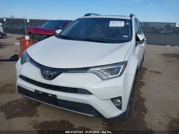 JTMWFREV6HJ121946 2017 TOYOTA RAV 4 - Image 2