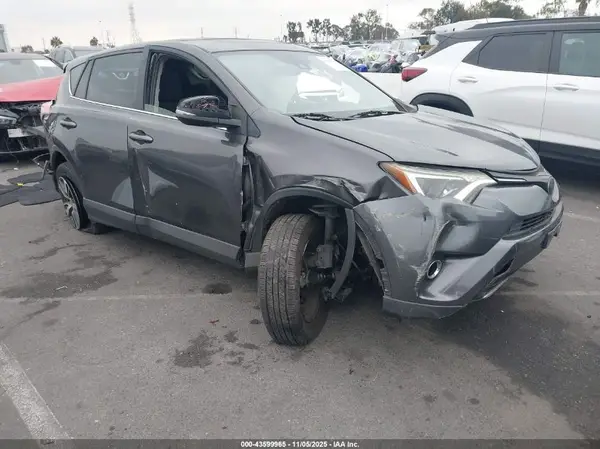 JTMWFREV6HJ146538 2017 TOYOTA RAV 4 - Image 1