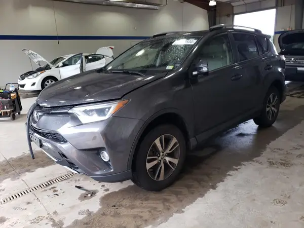 JTMWFREV6HJ703111 2017 TOYOTA RAV 4 - Image 1