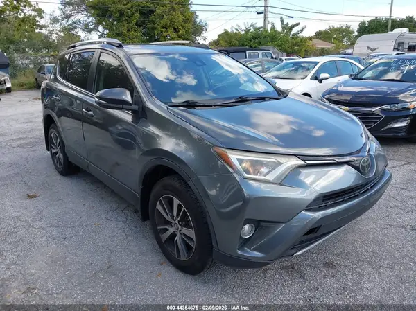 JTMWFREV6JD122390 2018 TOYOTA RAV 4 - Image 1