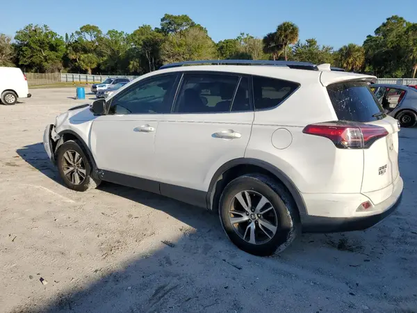 JTMWFREV6JJ203827 2018 TOYOTA RAV 4 - Image 2