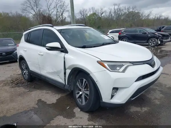 JTMWFREV6JJ724806 2018 TOYOTA RAV 4 - Image 1