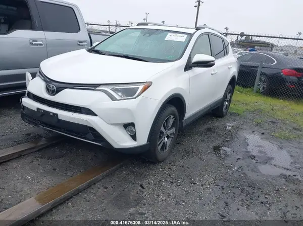 JTMWFREV7HJ107277 2017 TOYOTA RAV 4 - Image 2