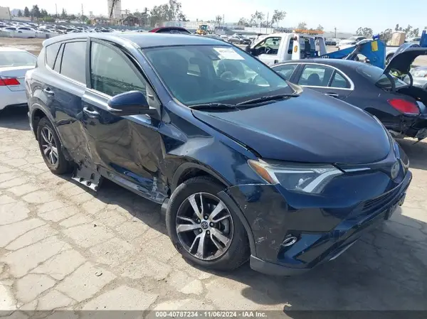 JTMWFREV7HJ147584 2017 TOYOTA RAV 4 - Image 1