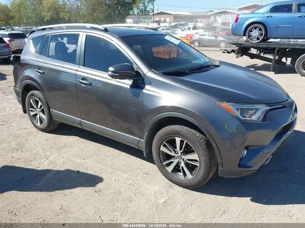 JTMWFREV7HJ712092 2017 TOYOTA RAV 4 - Image 1