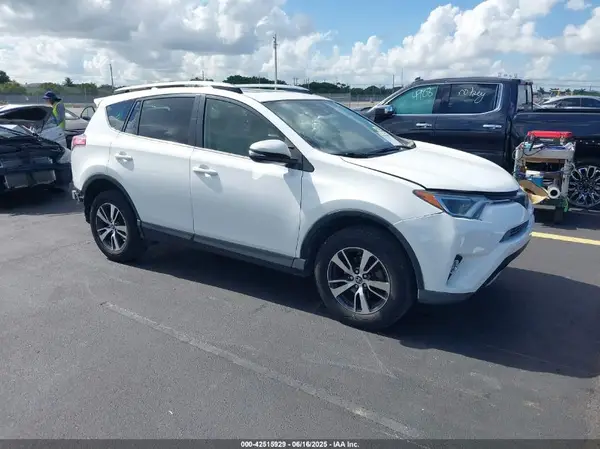 JTMWFREV7JD113293 2018 TOYOTA RAV 4 - Image 1