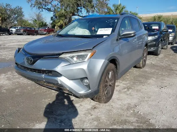 JTMWFREV7JD125119 2018 TOYOTA RAV 4 - Image 2