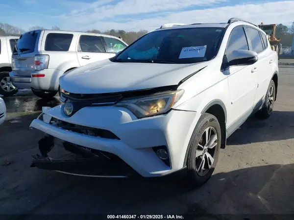 JTMWFREV7JJ158087 2018 TOYOTA RAV 4 - Image 2