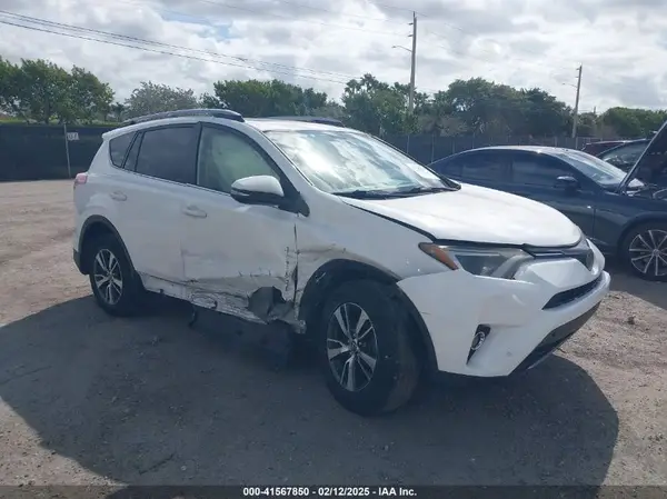 JTMWFREV7JJ731893 2018 TOYOTA RAV 4 - Image 1