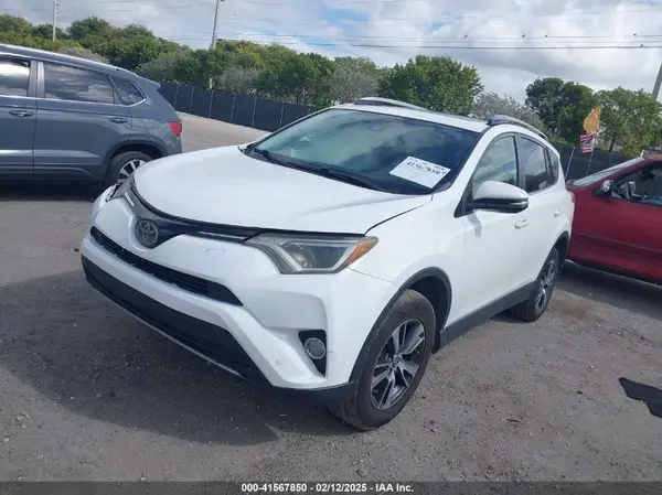 JTMWFREV7JJ731893 2018 TOYOTA RAV 4 - Image 2