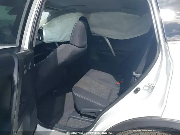 JTMWFREV7JJ731893 2018 TOYOTA RAV 4 - Image 8