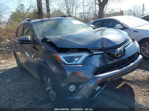 JTMWFREV8HJ103173 2017 TOYOTA RAV 4 - Image 1