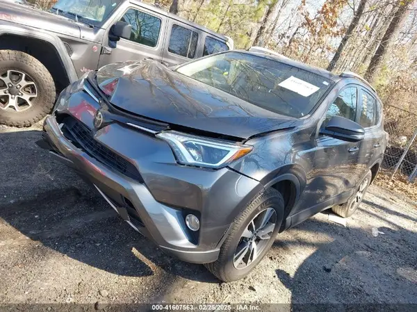 JTMWFREV8HJ103173 2017 TOYOTA RAV 4 - Image 2