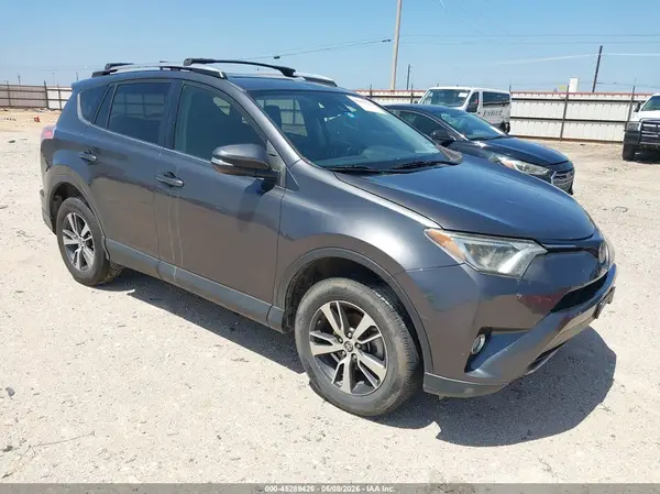 JTMWFREV8HJ103688 2017 TOYOTA RAV 4 - Image 1
