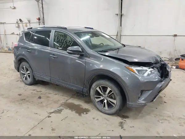 JTMWFREV8HJ107188 2017 TOYOTA RAV 4 - Image 1