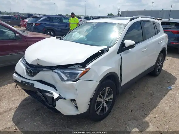 JTMWFREV8HJ118885 2017 TOYOTA RAV 4 - Image 2