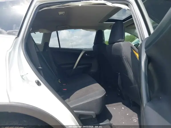 JTMWFREV8HJ118885 2017 TOYOTA RAV 4 - Image 8