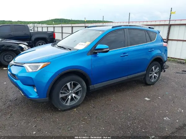 JTMWFREV8HJ125187 2017 TOYOTA RAV 4 - Image 2