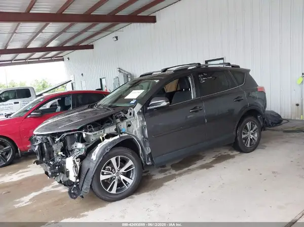 JTMWFREV8HJ708813 2017 TOYOTA RAV 4 - Image 2