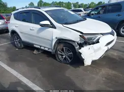JTMWFREV8JJ167493 2018 TOYOTA RAV 4