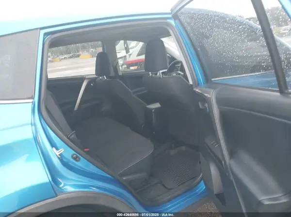 JTMWFREV8JJ195584 2018 TOYOTA RAV 4 - Image 8