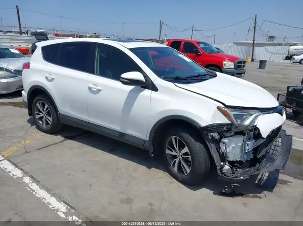 JTMWFREV8JJ207040 2018 TOYOTA RAV 4 - Image 1