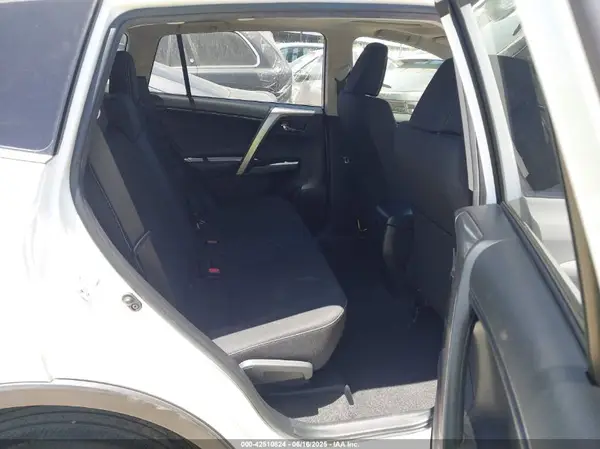 JTMWFREV8JJ207040 2018 TOYOTA RAV 4 - Image 8
