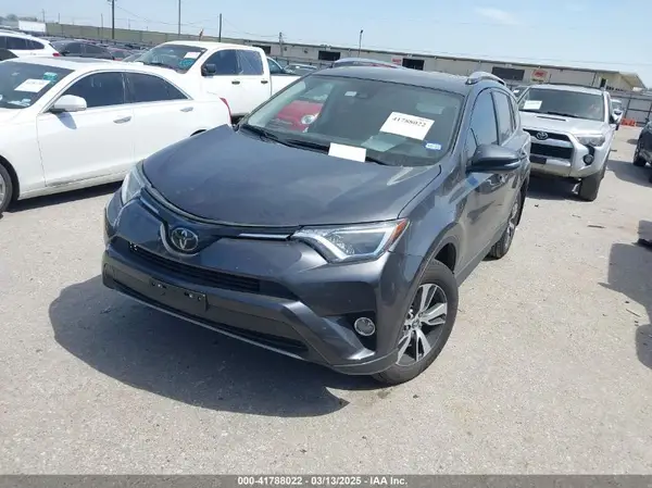 JTMWFREV8JJ723270 2018 TOYOTA RAV 4 - Image 2