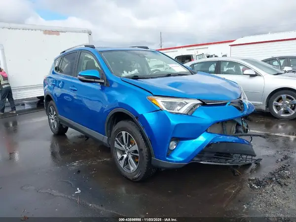 JTMWFREV8JJ728582 2018 TOYOTA RAV 4 - Image 1