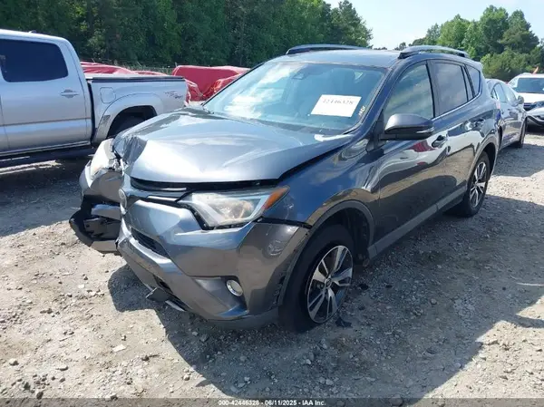 JTMWFREV9HD096992 2017 TOYOTA RAV 4 - Image 2