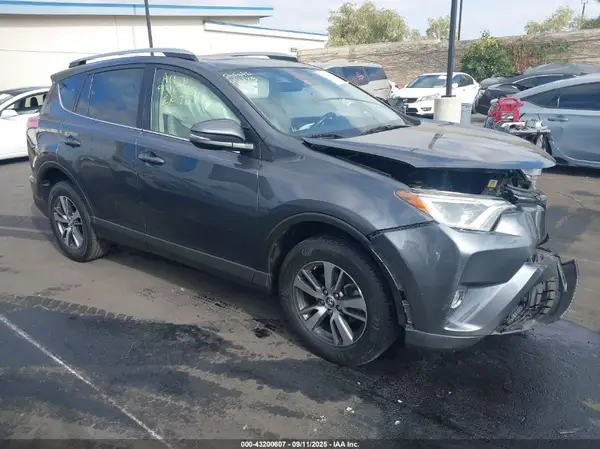 JTMWFREV9HD098600 2017 TOYOTA RAV 4 - Image 1