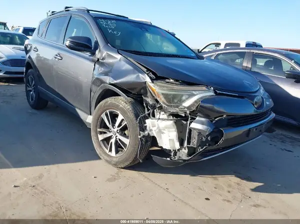 JTMWFREV9HD100555 2017 TOYOTA RAV 4 - Image 1