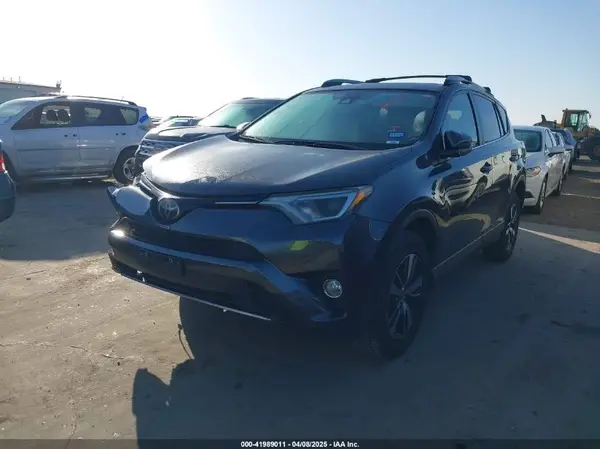 JTMWFREV9HD100555 2017 TOYOTA RAV 4 - Image 2