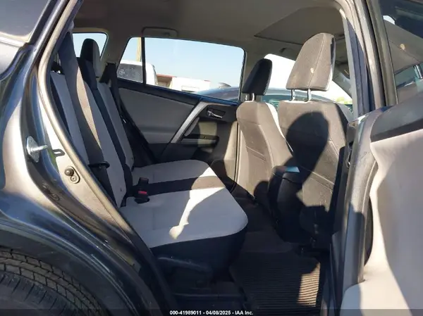 JTMWFREV9HD100555 2017 TOYOTA RAV 4 - Image 8