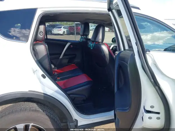2017 TOYOTA RAV 4 auction photo 8