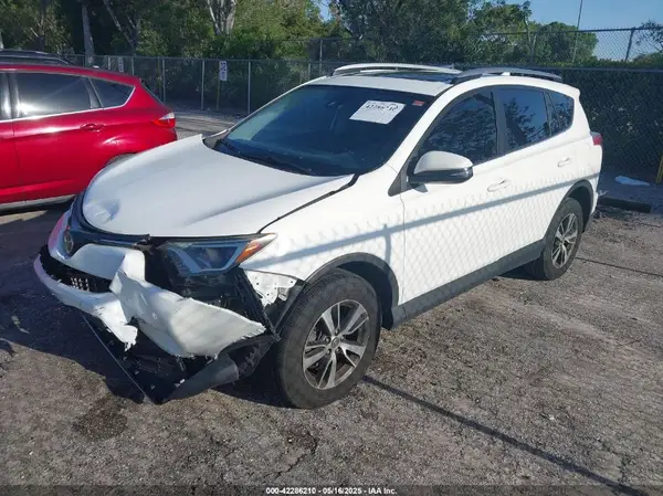 JTMWFREV9HD106582 2017 TOYOTA RAV 4 - Image 2